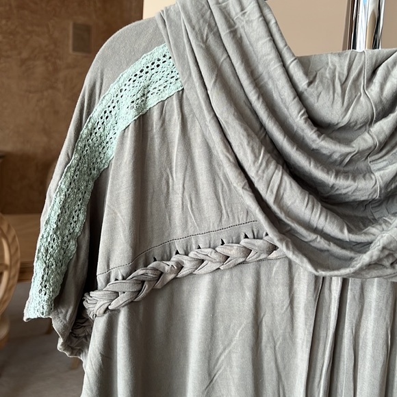 POL Poncho - Picture 7 of 9